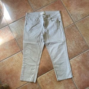 Rewind Khaki Capri Pants